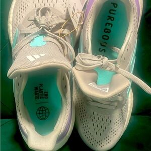 Comfy gray NWT Adidas walking/running shoes size 6.5